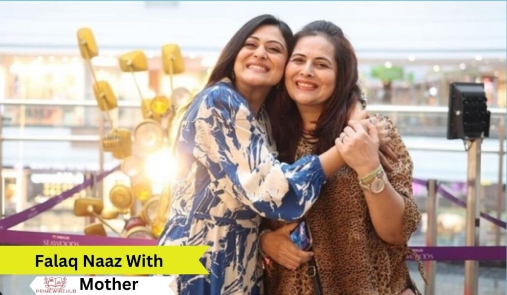 Falaq Naaz with Mother